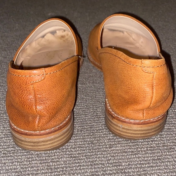 Clarks Women's Tan Leather Loafers - Picture 4 of 11